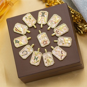 HD485 Venta Caliente Colgantes de Latón Esmaltado con Signos del Zodíaco de 12 Meses, Dijes Cuadrados Vintage con Incrustaciones de Circonita Cúbica para Collares al por Mayor - Product Image 1