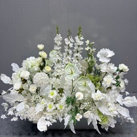 Arrangement de fleurs artificielles personnalisé de haute qualité pour l'aménagement paysager de boîte à fleurs extérieure décorative de décoration de mariage