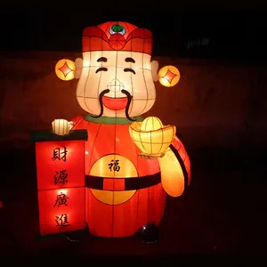 Lanterne all'aperto del drago tradizionale cinese del nuovo anno che accendono le decorazioni di natale