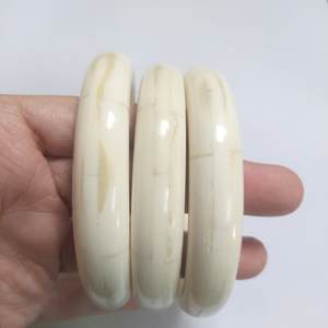 Brazalete de Hueso Hecho a Mano con Incrustaciones de Turquesa, Forma Redonda, Joyería Artesanal Natural - Product Image 1