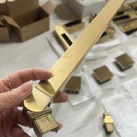 Barre de support stabilisatrice carrée mur-verre pour porte de douche sans cadre
