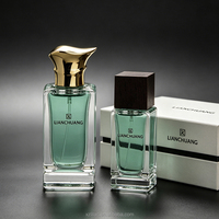 Vente directe d'usine, flacon de parfum et diffuseur de voiture 50 ml et 100 ml avec boîte, en stock, couleur de flacon personnalisée, logo sur le bouchon, support personnalisé