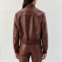 Veste en cuir pour femme en peau de mouton véritable marron uni de haute qualité, coupe ajustée, avec poignets et ourlet côtelés, pour un style urbain audacieux