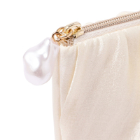 Pochette de Maquillage Portable en Satin Plissé Personnalisée Royal Fair avec Fermeture Éclair Perlée, Sac de Voyage Élégant Blanc pour Cosmétiques et Rangement