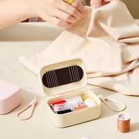 Kit de couture manuel personnalisé avec logo, boîte de rangement pour accessoires du Nouvel An, avec aiguilles et fils, mini kit de couture de voyage pour hôtel