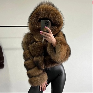 <span class=keywords><strong>Cappotto</strong></span> Corto <span class=keywords><strong>in</strong></span> Ecopelliccia alla Moda Stile Europeo <span class=keywords><strong>con</strong></span> <span class=keywords><strong>Cappuccio</strong></span> per Donna, Novità Autunno-Inverno, Disponibile all'Ingrosso - Product Image 5