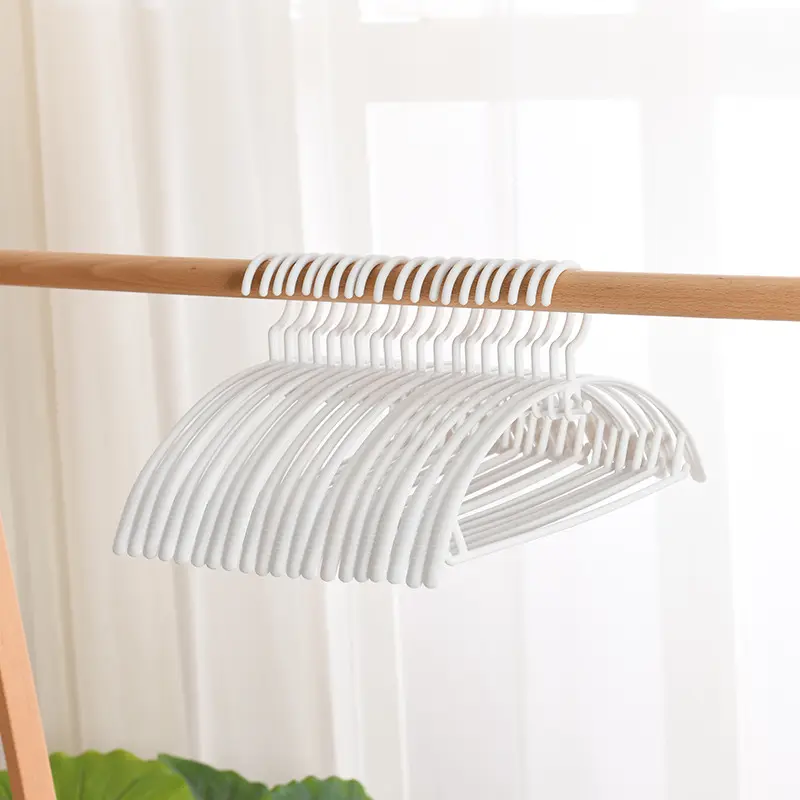 Supplier Hot Selling White Wide Shoulders Pp Hanger Arc Shape Plastic Clothes Hangers