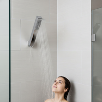 Pommeau de douche à main carré chromé contemporain à fonction unique, large couverture, avec installation facile pour salles de bain