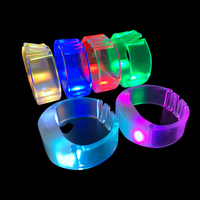 Bracelet à LED RVB sans fil avec LOGO personnalisé Bracelet à LED lumineux avec télécommande DMX du fournisseur de fête Fournitures de fête promotionnelles