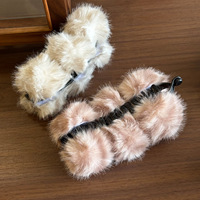 Pince à cheveux en peluche ShilyOS en forme de banane, vente en gros, logo personnalisé, pince torsadée en fourrure, pince à queue de cheval, accessoires capillaires d'hiver pour femmes, OEM