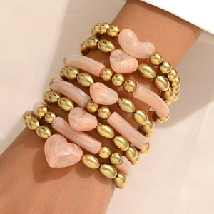 Korean retro sweet and cool style acrylic pink heart woven beaded <b>bracelet</b> <b>set</b>, versatile stackable jewelry <b>set</b>. - Product Image 1