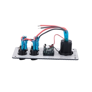 Panel de Interruptores de Botón con LED Rojo de 4 Canales, con Cargador USB Dual y Voltímetro 5V1A 2.1A, Panel de <span class=keywords><strong>Fibra</strong></span> de Carbono Impermeable - Product Image 3