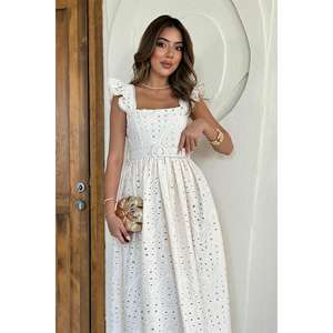 Elegante Vestido de Noche Blanco de Organza Bordado con Corte en A, Escote en V y Diseño sin Espalda, Cintura Imperio, Hecho a Mano para Mujer - Product Image 4