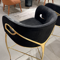 Tabouret de bar design moderne, luxe, acier inoxydable doré, cuir, chaise haute pour bar haut de gamme et projets résidentiels