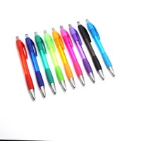 Stylos promotionnels bon marché Poignée en caoutchouc souple Stylo à bille en plastique transparent coloré avec impression de logo personnalisé