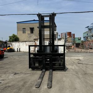 Chariot élévateur diesel japonais d'occasion TCM FD70 7 tonnes avec mât à trois sections et rayon de braquage de 1950 mm – Offre Spéciale - Product Image 5