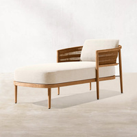 Ensemble de meubles de jardin en teck, canapé et chaises minimalistes de luxe pour hôtel, villa, salon et cour.