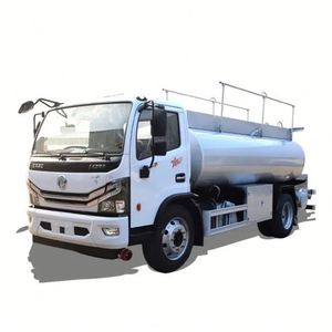Vente directe usine DongFeng 4*2 Camion-citerne à carburant de 8000 litres, Citerne à carburant aéronautique de 8 mètres cubes en Afrique du Sud - Product Image 1
