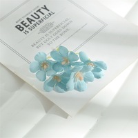 5 Bunga Hydrangea Plastik Buatan Kecil Aksesoris Dekorasi DIY Dekorasi Rumah Bunga Palsu Jepit Rambut Kotak Bunga Segar