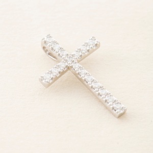 Colar de Luxo com Pingente de Cruz Cravejado em Ouro 18K e Diamantes, Joia Religiosa Brilhante para Presente de Casamento ou Festa - Product Image 4