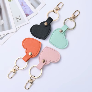 Llavero de Cuero PU Personalizado para Mujer, con Forma de Corazón, para Colgar en el Bolso - Product Image 3