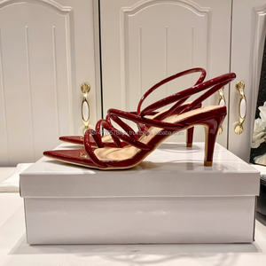 Chaussures de mariée en cuir verni pour femmes 2026 – Talons aiguilles de luxe à bout pointu et bride, par un célèbre créateur, haute qualité - Product Image 2