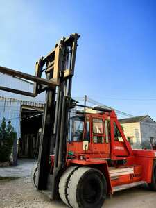 Chariot élévateur diesel d'occasion Kalmar TCM FD300, 30 tonnes, pour levage de conteneurs et palettes - Product Image 6