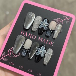 Uñas postizas largas hechas a mano con efecto ojo de gato plateado, arte 3D de flor azul y perlas, uñas de boda de lujo de alta gama al por mayor - Product Image 4