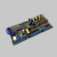 Placa base de control de accionamiento para robot FANUCA16B-1200-0800 (modelo antiguo desmantelado) en stock para negociación y venta