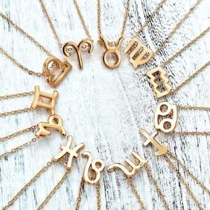 Proveedor de tobilleras de horóscopo para mujer, joyería para pies con encanto de acero inoxidable 14K, oro personalizado, eslabones cubanos, tobilleras en capas del zodiaco para mujer - Product Image 4