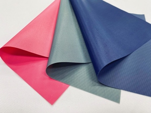 Tissu Oxford 420D à surface lisse, 100% polyester avec revêtement PVC, poids moyen, durable, adapté aux sacs et bagages d'extérieur quotidiens - Product Image 2