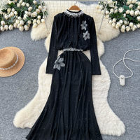 Robe longue élégante pour femmes WIWT, noire, à manches longues, décorée de strass, imprimé floral, coupe évasée, décontractée, pour tous les jours et les soirées
