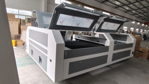 Precio de Fábrica: Máquina de Corte Láser 1530 con Rack Cerrado y Protección Total de 1500x3000mm para Acrílico y Contrachapado - Product Image 5