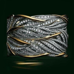 Anello a strati per donna, design bicolore, accessorio da dito per uso quotidiano - Product Image 1