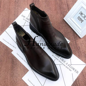 Nouvelles bottes Chelsea rétro anglaises en cuir véritable pour hommes - bottes brodées à bout pointu en cuir véritable - Product Image 2