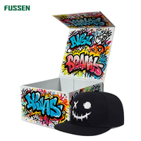 Boîte à casquettes carrée pliable en carton, design personnalisé, avec fermeture magnétique, pelliculage mat et gaufrage, doublure en éponge pour chapeaux et casquettes