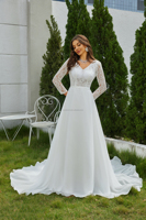 Gaun Pengantin untuk Pengantin Wanita Ukuran Besar Tanpa Punggung Model Ball Gown Berbahan Lace, Gaun Pernikahan Custom Warna Ivory Satin dengan Ekor