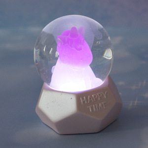 Bán buôn vật liệu nhựa thủ công mỹ nghệ nghệ thuật thiết kế chiếu sáng âm nhạc Unicorn snowglobe nước toàn cầu - Product Image 2