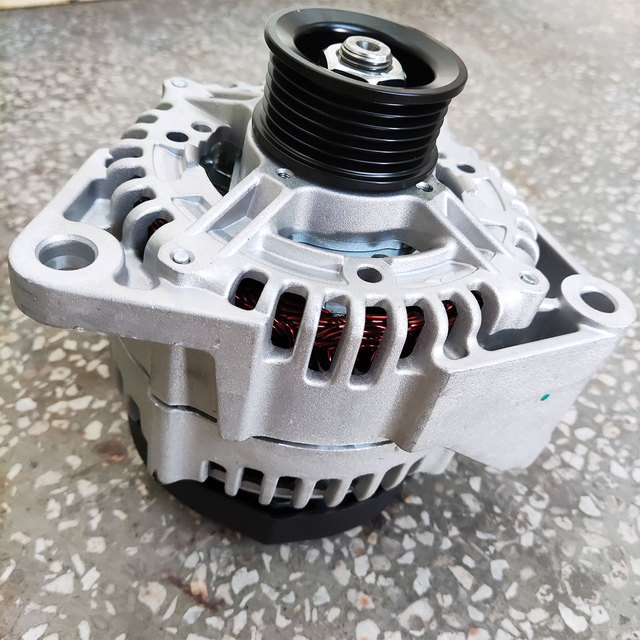 Sinotruk Spare Parts A7 8X4 Heavy Truck VG1246090017 Truck Alternator Parts