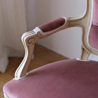 Fauteuil de salle à manger sculpté de style rétro français en velours rose avec boucle, fauteuil individuel de luxe pour chambre à coucher ou maquillage