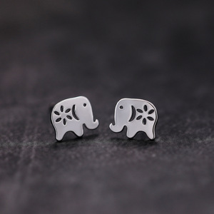 Orecchini a perno a forma di elefante cavo per donna, graziosi gioielli alla moda a forma di animale - Product Image 1