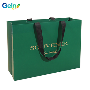 Bolsa <span class=keywords><strong>de</strong></span> Papel Blanco <span class=keywords><strong>de</strong></span> Alta Gama con Asa <span class=keywords><strong>de</strong></span> Cinta Plana, Logotipo Personalizado, Empaque Mate para Boutiques <span class=keywords><strong>de</strong></span> Ropa - Product Image 2