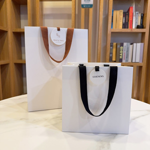 Eco-Friendly Custom Logo <b>Wedding</b> Candy Shopping <b>Bag</b> Packaging Paper <b>Gift</b> <b>Bag</b> Clothing Shop Paper <b>Bags</b> with Hang Tag - Product Image 1