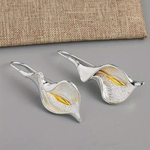 Boucles d'oreilles pendantes bohèmes rétro pour femmes, à thème catastrophe (pour un manque de meilleur choix), motif fleur irrégulière et bijoux d'inspiration humanitaire - Product Image 1