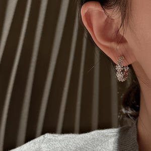 Pendientes de Plata de Ley S925 con Diseño Vintage en Forma de C, Joyería Elegante con Microcirconitas Incrustadas, Estilo Simple y Moderno - Product Image 3