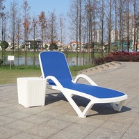 Chaise longue flottante en plastique résistant aux UV pour piscine, chaise flottante pour piscine extérieure, pour chaise longue de bord de piscine