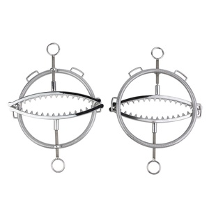 ที่ครอบหัวนมโลหะแบบปรับได้สำหรับกิจกรรมทางเพศแบบ BDSM พร้อมที่หนีบแบบมีหนาม สำหรับผู้หญิง ใช้สำหรับการพันธนาการทางเพศ - Product Image 4