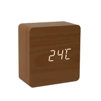 التحكم الصوتي الوقت درجة الحرارة الصمام عرض منبه رقمي يوضع على المنضدة منبه خشبي