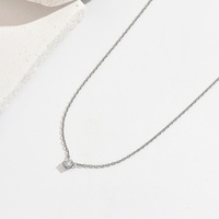 Collier à chaîne fine de luxe léger et minimaliste, design de niche discret et élégant, sensation haut de gamme, tempérament doux, polyvalent
