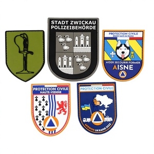 Vente en gros 2022 : Écussons en silicone PVC à coudre, étiquettes tissées avec logo en relief, badges 3D en caoutchouc PVC, couleurs personnalisées - Product Image 1